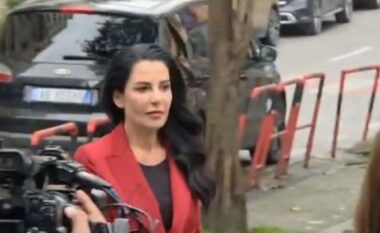 U pezullua nga detyra, Belinda Balluku mbërrin në GJKKO (VIDEO)