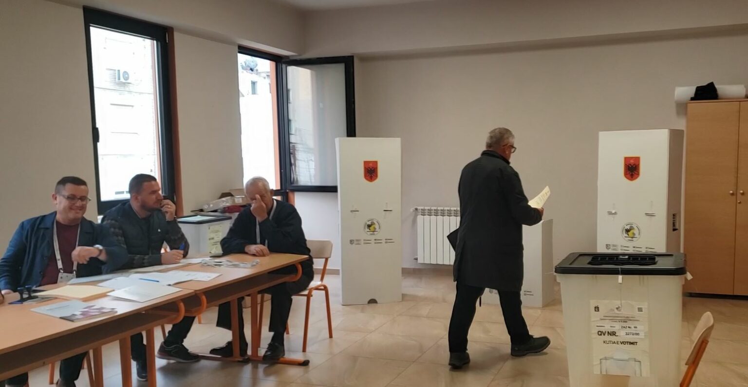 Zgjedhjet e pjesshme lokale  nis pa probleme procesi i votimit në Berat