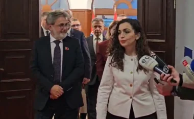 Zgjedhjet e parakohshme në Kosovë/ Presidentja Osmani nga Shkodra: Situatë normale në demokraci