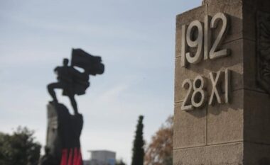 Kryeministri Edi Rama uron shqiptarët për 28 Nëntorin