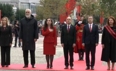 VIDEO/ Festa e Flamurit bën bashkë liderët e shtetit/ Presidenti Begaj, Rama, Osmani dhe Peleshi në ceremoninë festive në Vlorë