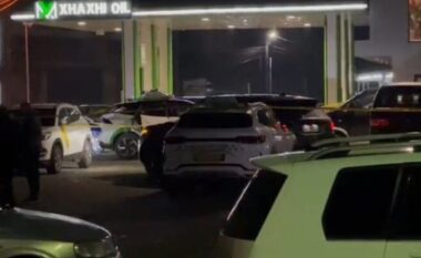 DETAJET NGA ELBASANI/ Biznesmeni u qëllua me dy plumba në kokë në makinën e tij, mendohet se nga 2 persona. Reagon edhe Policia