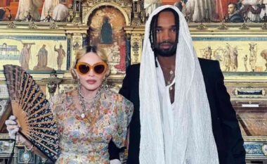 Madonna thuhet se është fejuar me futbollistin 38 vjet më të ri