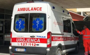 Aksident në Shkodër/ Makina përplaset me motorin, plago*et 19-vjeçari