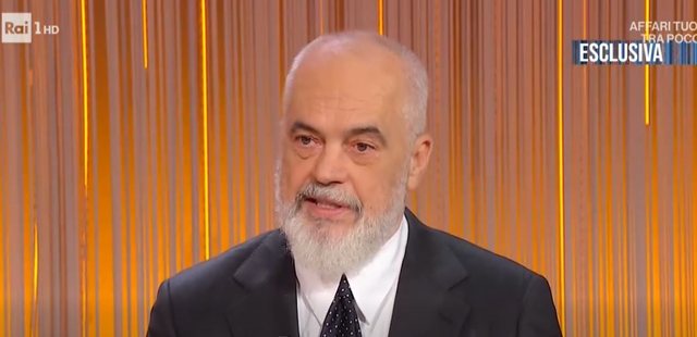  Marrëveshja për emigrantët  ekskluzivitet i Italisë  Rama në  Cinque Minuti    Diella  do jetë pjesë në mbledhjet e qeverisë  VIDEO 