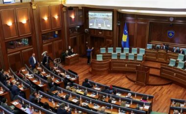 “‘Kryeneçësia’ e partive politike lë Kosovën pa qeveri”, analiza e DW: Diskutimet për kabinetin e ri në vendnumëro. Çfarë pritet?