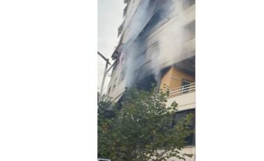 Zjarr në një pallat tek Astiri, tymi ‘pushton’ zonën