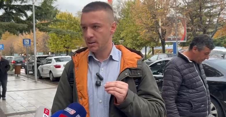 Sherri në Këshillin Bashkiak të Pogradecit  Flet qytetari që u konfliktua me këshilltarin  U ngrit dhe na kërcënoi 