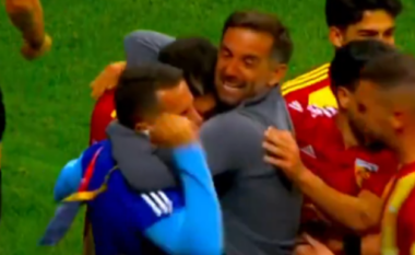 VIDEO/ Sulmuesi i Kombëtares futet nga stoli dhe gjen menjëherë golin, sfidë e çmendur në Superligën turke