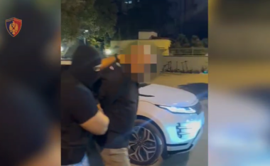 Goditi një polic burgu në Fier, 32-vjeçari arrestohet në Tiranë, në pranga dhe 4 shokët e tij (EMRAT)