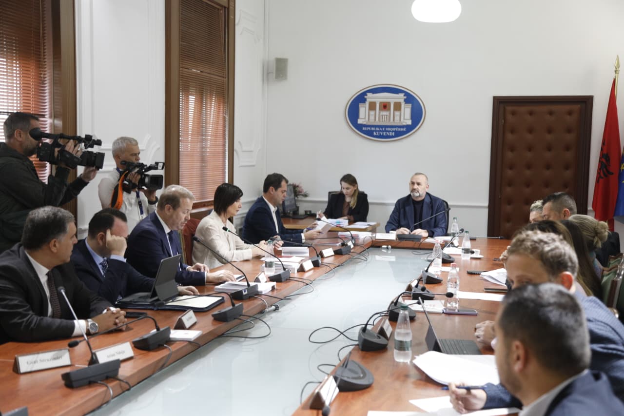 Ultimatumi i Bardhit  PD vendos  Asnjë deputet demokrat nuk do shkojë më në Komisionet Parlamentare 