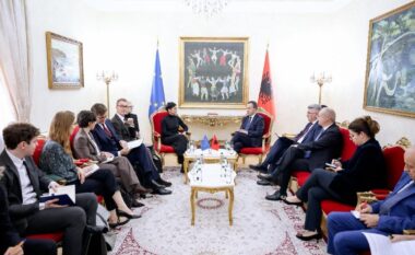 Komisionerja për Zgjerim, Marta Kos, në Kuvend: Mbështetje e plotë për rrugëtimin e Shqipërisë në BE