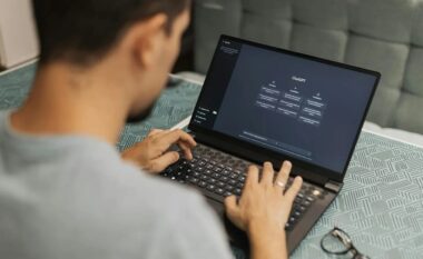 Vetëm 15.8% e shqiptarëve përdorin AI, ndër nivelet më të ulëta në kontinent