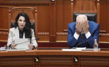 E pandehur nga SPAK, Belinda Balluku shfaqet për herë të parë në Kuvend, i pranishëm edhe Rama (VIDEO)