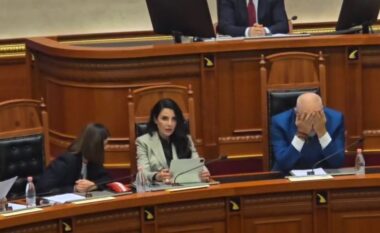 E pandehur nga SPAK, Belinda Balluku shfaqet për herë të parë në Kuvend, i pranishëm edhe Rama (VIDEO)