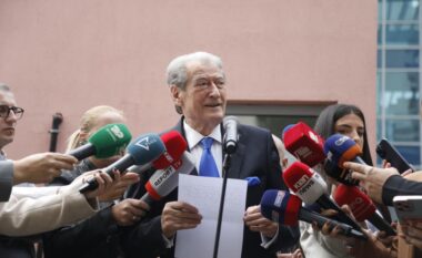 Ish-kryeministri Sali Berisha flet pas daljes nga SPAK