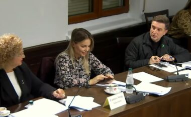 Erion Braçe kërkon hetim të pasurisë për drejtorët e Tatimeve dhe Doganave