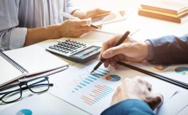 Buxheti 2026/ Rritet pesha e shpenzimeve për sigurinë, ulet për mbrojtjen sociale dhe arsimin