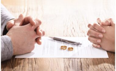 Tranzicioni/ Çfarë po ndodh me familjet shqiptare? Ulet numri i martesave, rriten divorcet