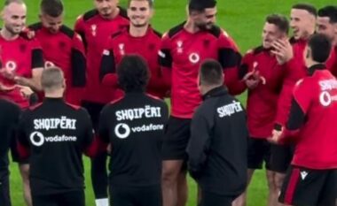 Ndjesë dhe duartrokitje, Armando Broja mban fjalim para ekipit në stërvitjen e fundit në “Air Albania”