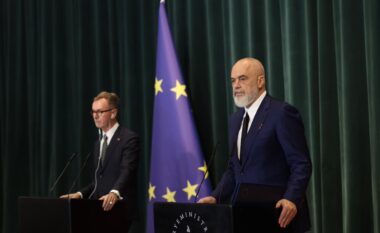 Shtetet anëtare të vendosen në prove? Rama: Këtë ide e kam hedhur unë! Një nga ata të mëdhenjtë më tha që ‘ju do hyni në BE dhe do ta festojmë bashkë’, ai tani s’është më