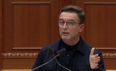 Erjon Braçe bën për ‘një lek’ ministrat e PS: Kush nuk shpenzon paratë e buxhetit, duhet të largohet!