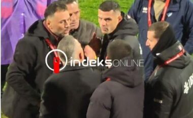 VIDEO/ Momente tensioni! U vërshëllye nga tifozët e Kosovës, shikoni çfarë ndodh me Granit Xhakën