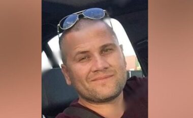 Pamje nga atentati në Lushnje, momenti kur autorët qëllojnë drejt automjetit të “Julit të Pashakos”