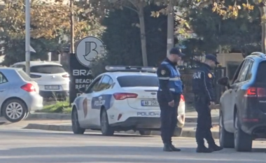 Të shtëna me armë zjarri në Vlorë, policia ngre pika kontrolli në zonën e Plazhit të Vjetër