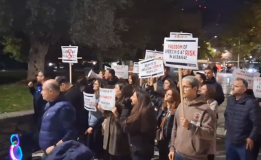 “Tradhtarë!”- Partia Socialiste miratoi projektligjin për Barazinë Gjinore, protestë jashtë Kuvendit