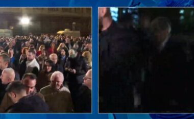 Protesta e opozitës, Berisha del nga shtëpia, i drejtohet kryeministrisë