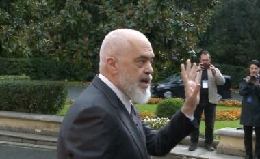 Rama pret te Pallati i Brigadave Marta Kos, “përplaset” me gazetarët për Ballukun: Kaq të vështirë e keni të…