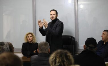 Salianji thirrje qytetarëve t’i bashkohen protestës para kryeministrisë: Korrupsioni ka përmbytur qeverinë! Koha për reagim!