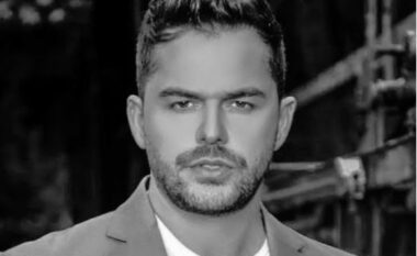 Nis ceremonia mortore në ndër të këngëtarit Shpat Kasapi në Pallatin e Kulturës në Tetovë (PAMJE)