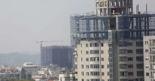  Çmendet  edhe tregu i qirave në Tiranë  fluturojnë çmimet e apartamenteve  arrijnë në nivele rekord