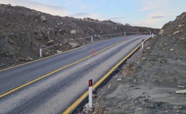 Shembja në Qukës-Qafë Plloçë/ Kushtoi 260 milionë euro, por u dëmtua menjëherë, banorët të pasigurt në rrugën e re