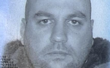 Ky është punonjësi i AMP-së i cili shoqëronte Gimando Danin në Rinas