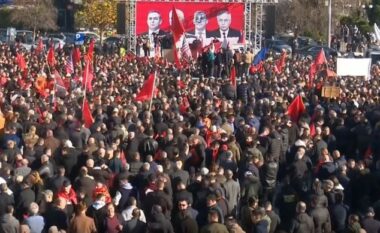 Protestë në Shkup për ish-krerët e UÇK që mbahen në Hagë/ Azgan Haklaj: Askush s’mund ta perëndojë diellin e Ushtrisë Çlirimtare, drejtësi për ta