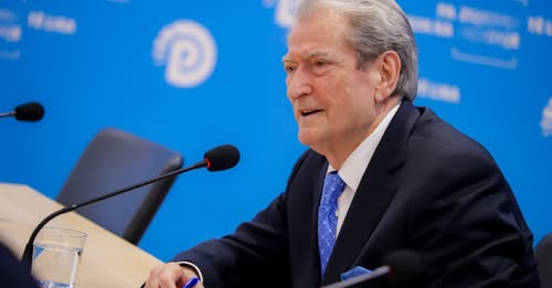 Ish kryeministri Berisha njofton datën e protestës kombëtare në Tiranë