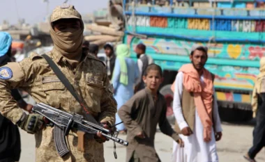 Shkëmbim zjarri në kufirin Afganistan-Pakistan, shtohen tensionet midis talebanëve dhe Islamabadit