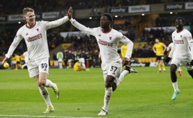 Mesfushori anglez bëhet temë e nxehtë te Mançester Junajtid, apeli i të vëllait në stadium: Lirojeni