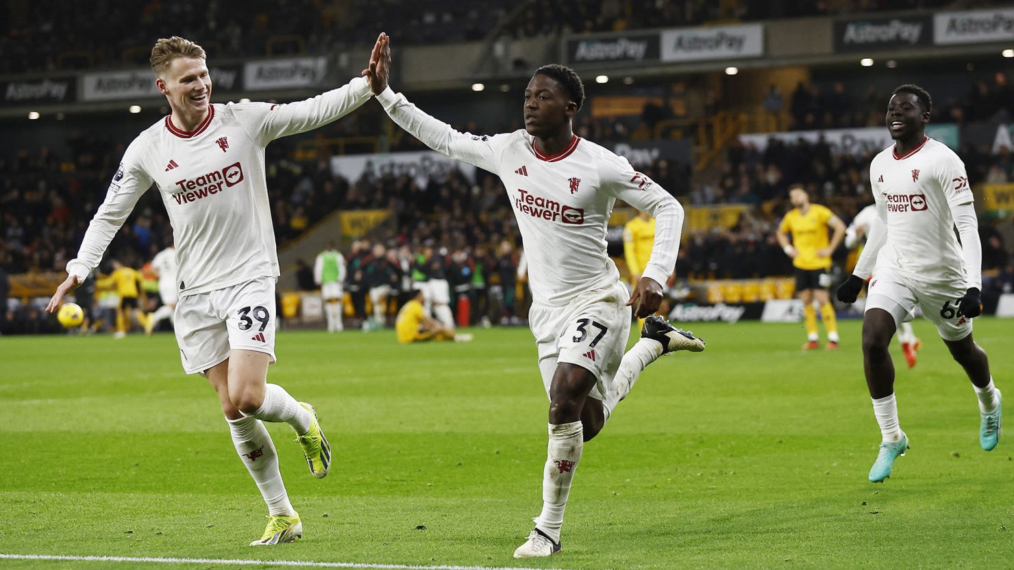 Mesfushori anglez bëhet temë e nxehtë te Mançester Junajtid, apeli i të vëllait në stadium: Lirojeni