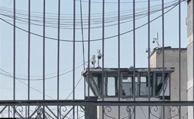 Burgu si spital, qindra të dënuar vuajnë nga sëmundje të ndryshme në qelitë e mbingarkuara të Shqipërisë