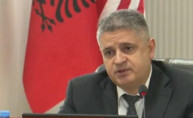 Si do kujdeseni për të mos cenuar pavarësinë nëse unë ju vij në zyrë? Anëtarja e KLP provokon Adnan Xholin! Prokurori: Do të sajdis me një kafe, në SPAK e bëjnë të mirë, u pëlqen të gjithëve… (VIDEO)