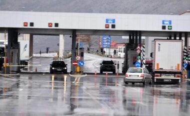 Transportuan mallra të padeklaruara, nis hetimi për dy shoferët e autobusave në Korçë