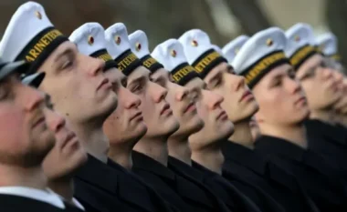 Gjermania rivendos shërbimin ushtarak vullnetar për të rinjtë pas pushtimit të Ukrainës nga Rusia, protesta masive nga nxënësit dhe qytetarët