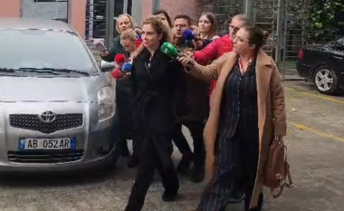 Pas 2 orësh, deputetja e PS Olta Xhaçka largohet nga SPAK