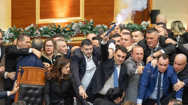 “Etika” e Kuvendit vendos për përjashtimin e deputetëve të PD, 1 orë para seancës për Ballukun