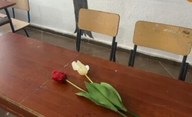 U vra nga 14-vjeçari në Durrës, shkolla vendos lule në bankën e adoleshentit të ndjerë