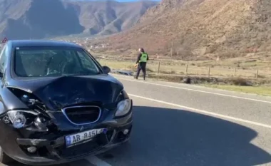 Aksident në Bulqizë/ Makinat përplasen “kokë më kokë”, dy persona dërgohen me urgjencë në spital